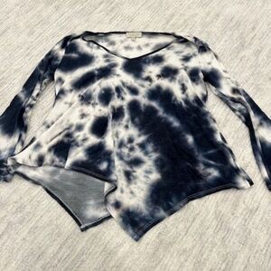 status by chenault size small blue tie dye long sleeved shiert